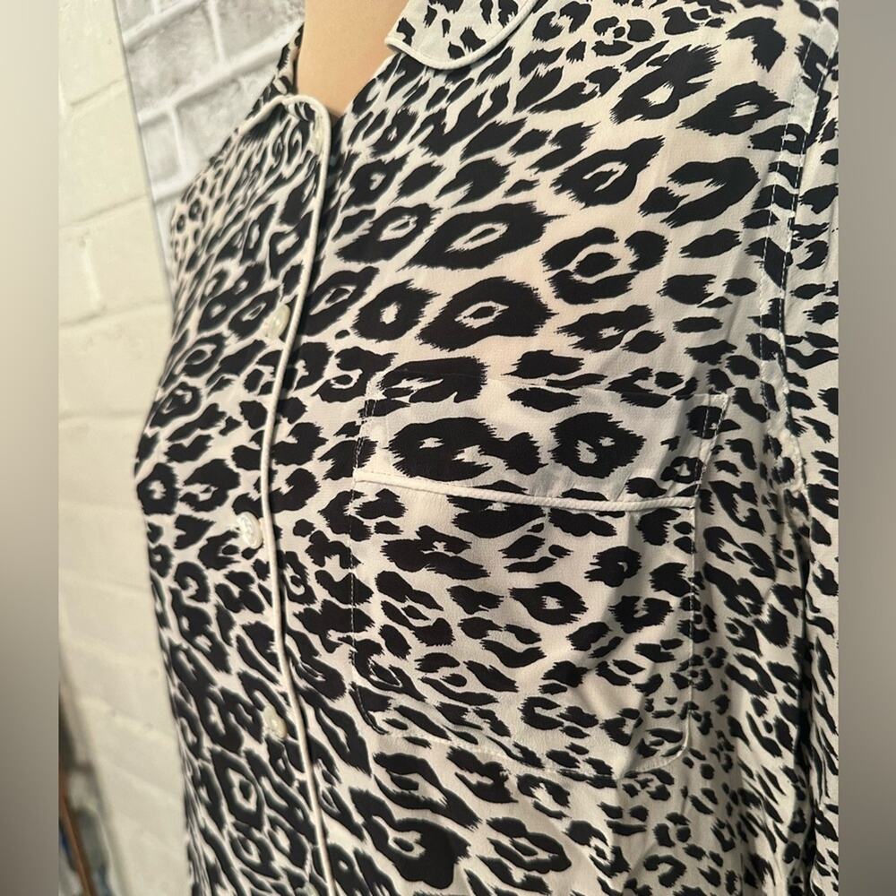 Equipment Lillian Silk Pajama Set size XS Cheetah Long Sleeve Shorts Sleepwear - Picture 3 of 12